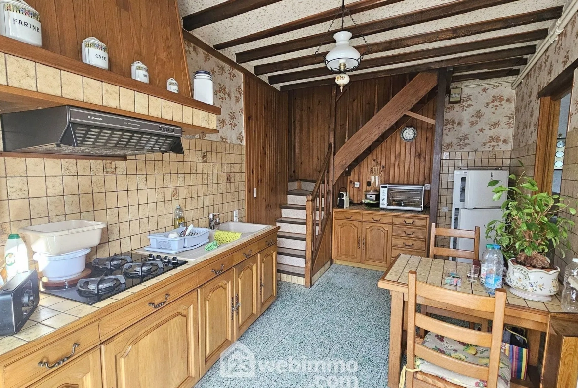 Charmante maison en pierre de 101 m² à Milly-la-Forêt avec terrain et dépendances 