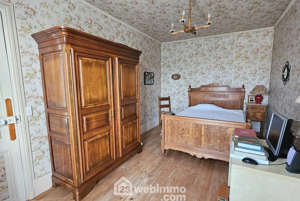 Charmante maison en pierre de 101 m² à Milly-la-Forêt avec terrain et dépendances 