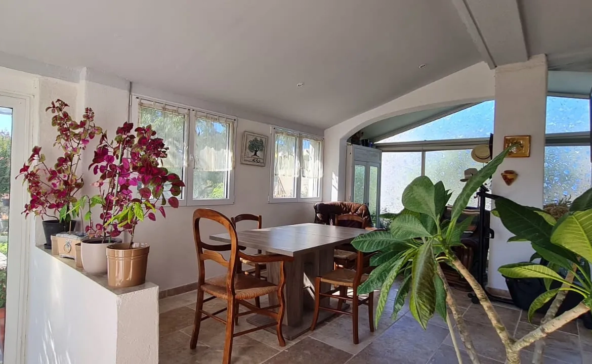 Maison rénovée avec 4 chambres, jardin clos et piscinable à Saint Paul Trois Châteaux 