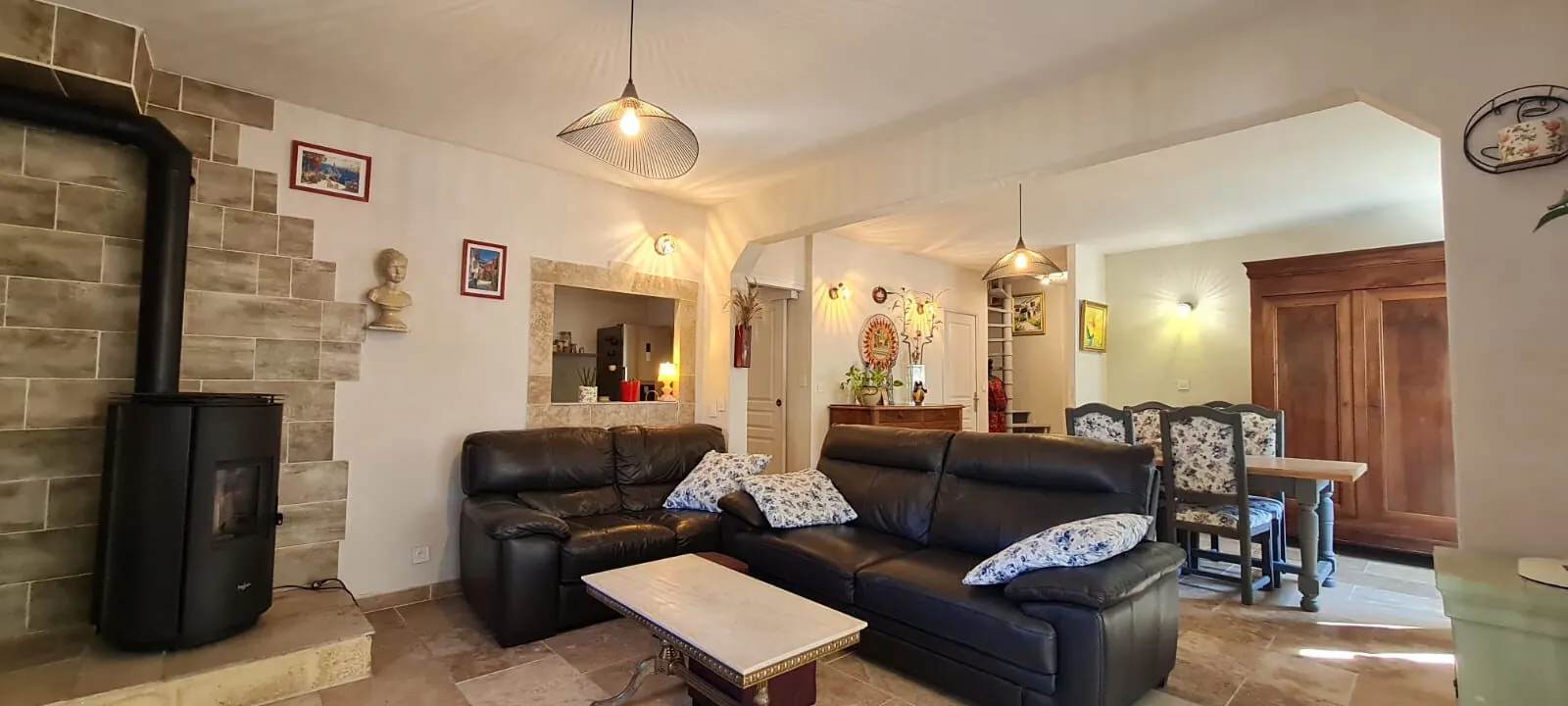 Maison rénovée avec 4 chambres, jardin clos et piscinable à Saint Paul Trois Châteaux 