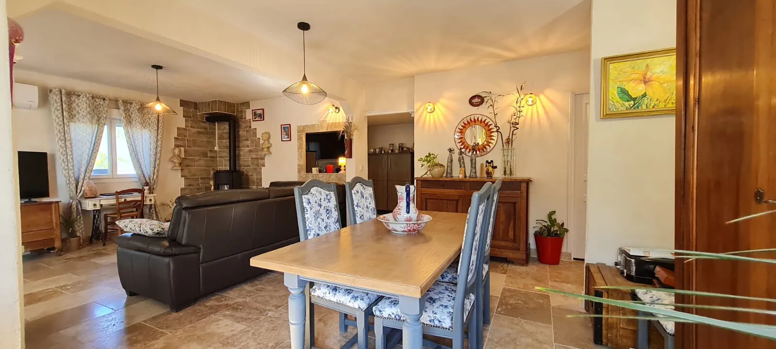 Maison rénovée avec 4 chambres, jardin clos et piscinable à Saint Paul Trois Châteaux 
