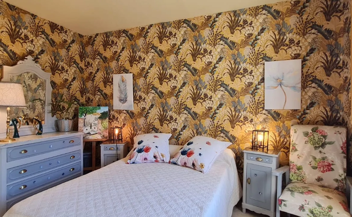 Maison rénovée avec 4 chambres, jardin clos et piscinable à Saint Paul Trois Châteaux 
