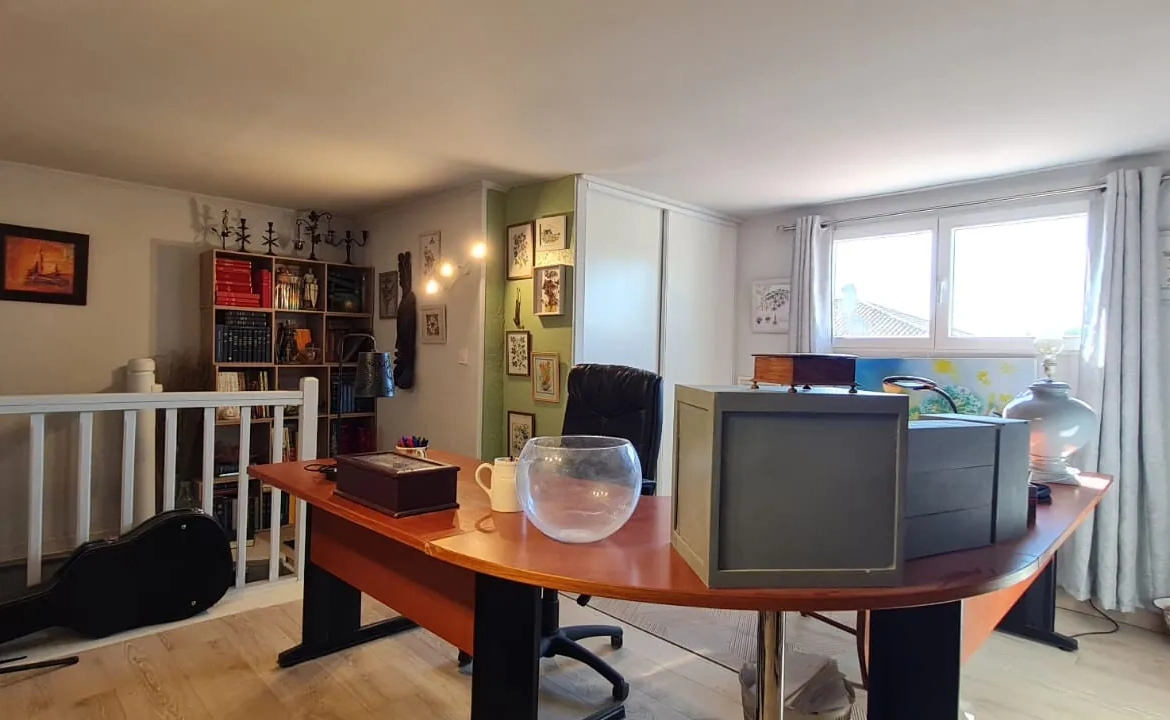 Maison rénovée avec 4 chambres, jardin clos et piscinable à Saint Paul Trois Châteaux 