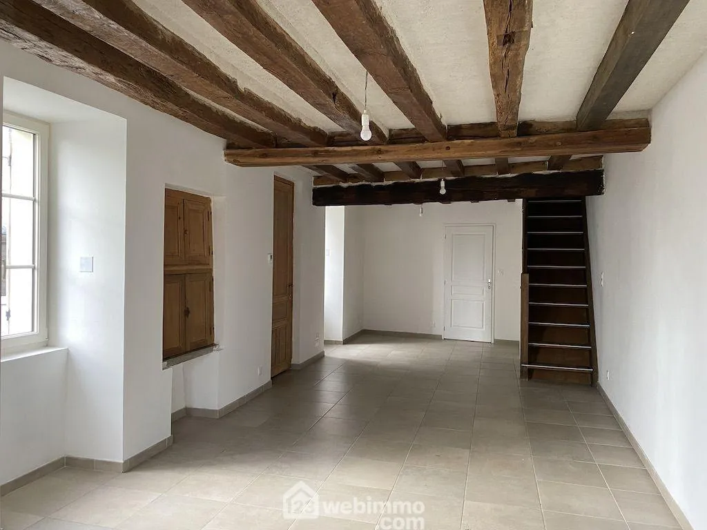 Charmante maison en pierre rénovée de 72,68 m² à Seiches-sur-le-Loir 