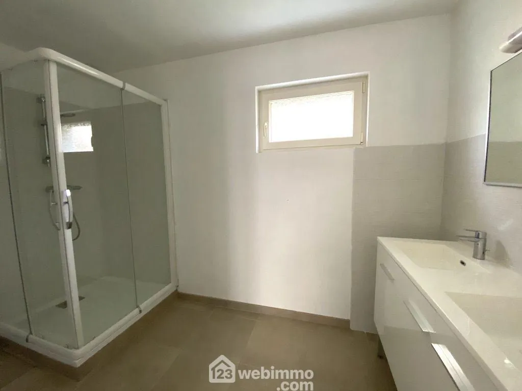 Charmante maison en pierre rénovée de 72,68 m² à Seiches-sur-le-Loir 