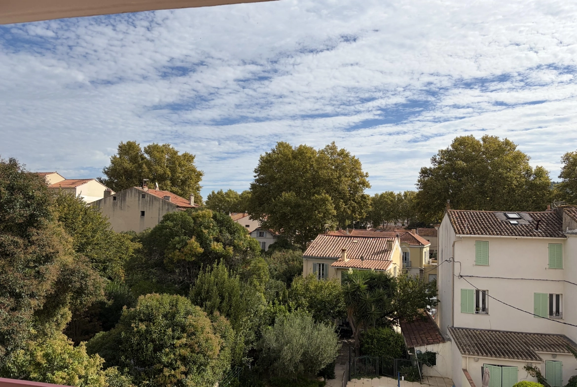 Appartement lumineux de 74 m² avec terrasse à La Seyne-sur-Mer 