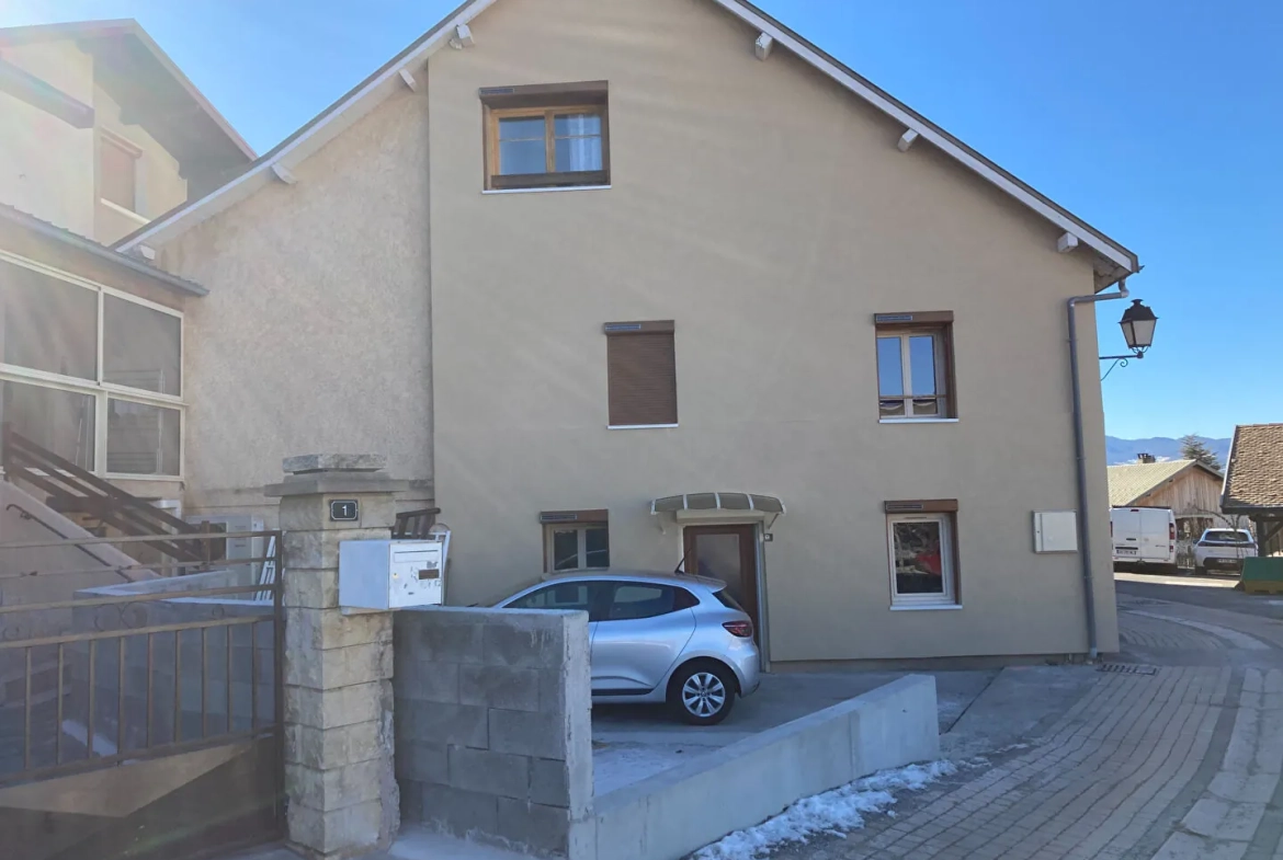 Maison de village avec cour et vue lac à Savines-le-Lac 