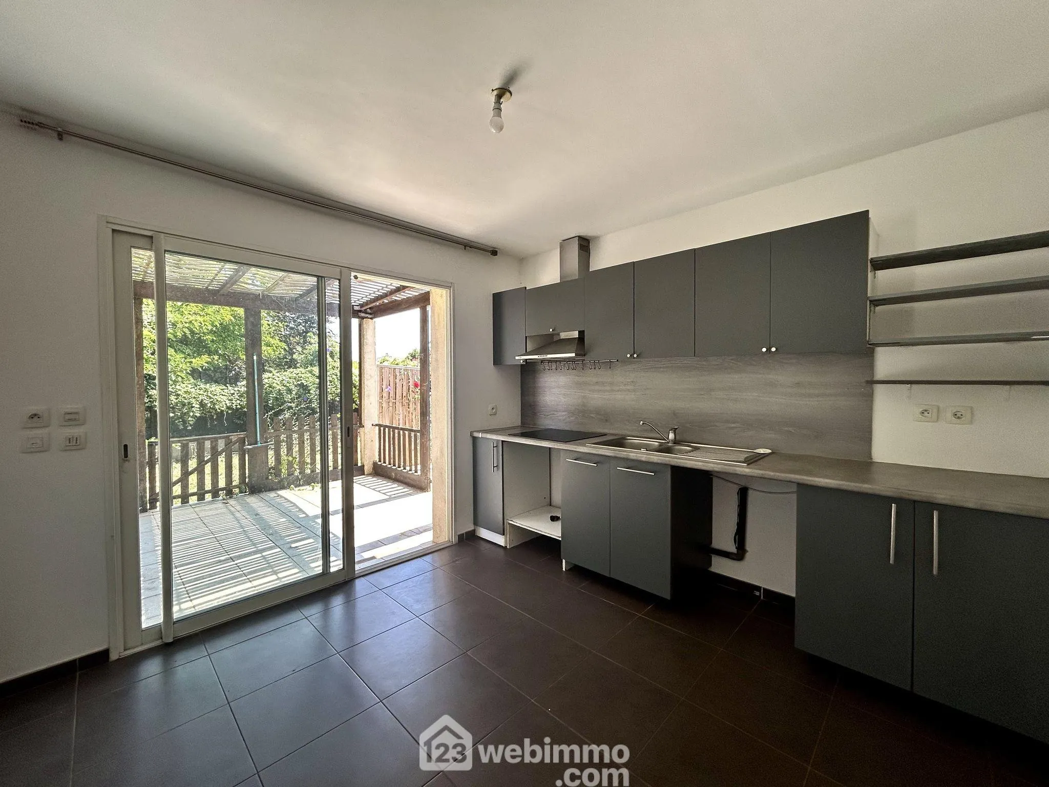 Maison de 83 m² avec terrasse et jardin à Folelli 