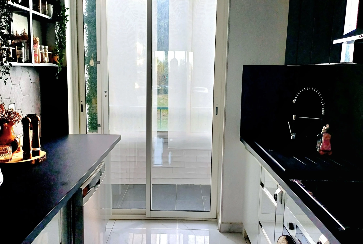 Appartement T4 rénové à Marseille La Fourragère - 72,5 m² avec balcons, proximité commodités 