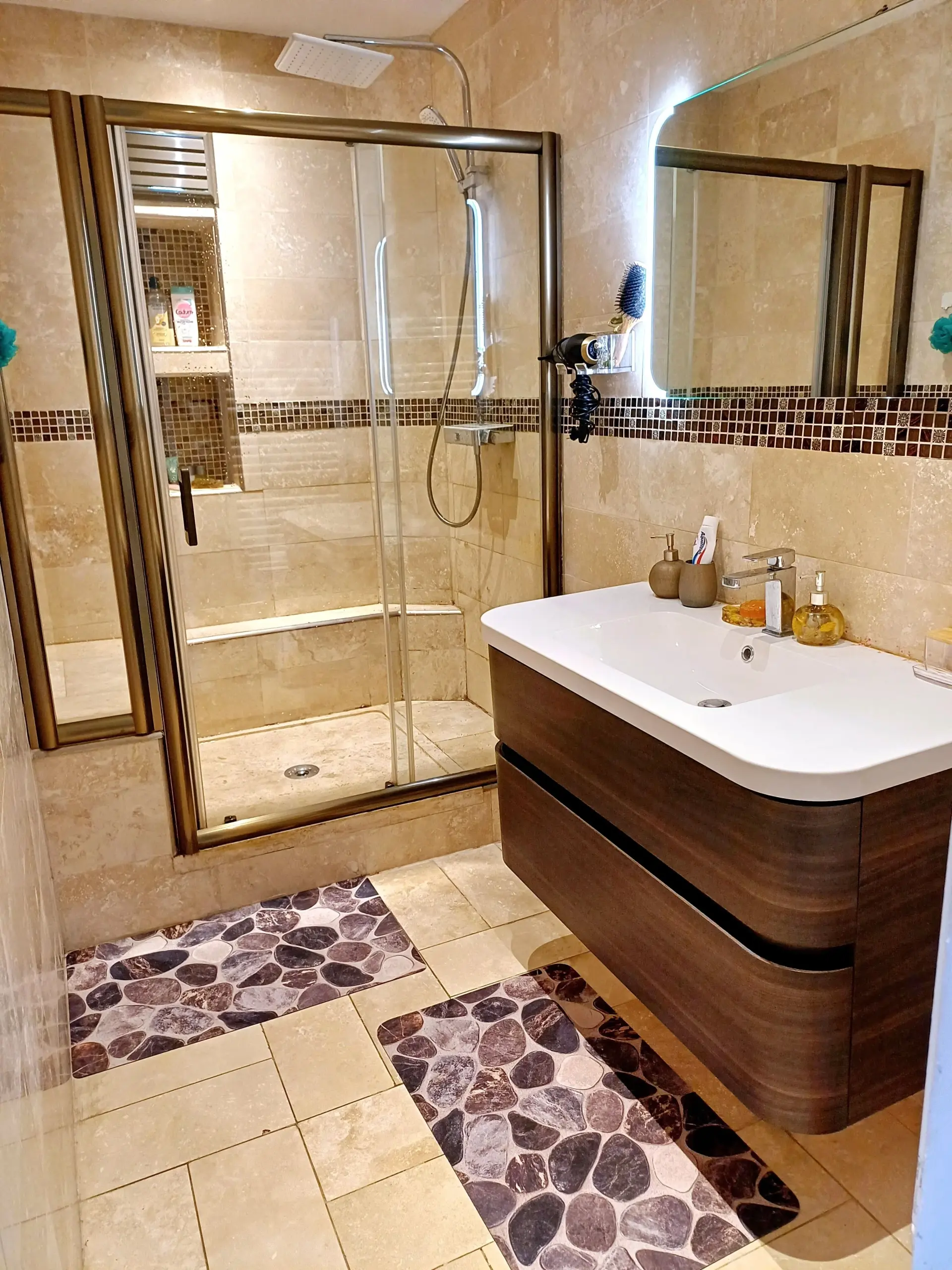 Appartement T4 rénové de 72,5 m² à vendre à Marseille La Fourragère 