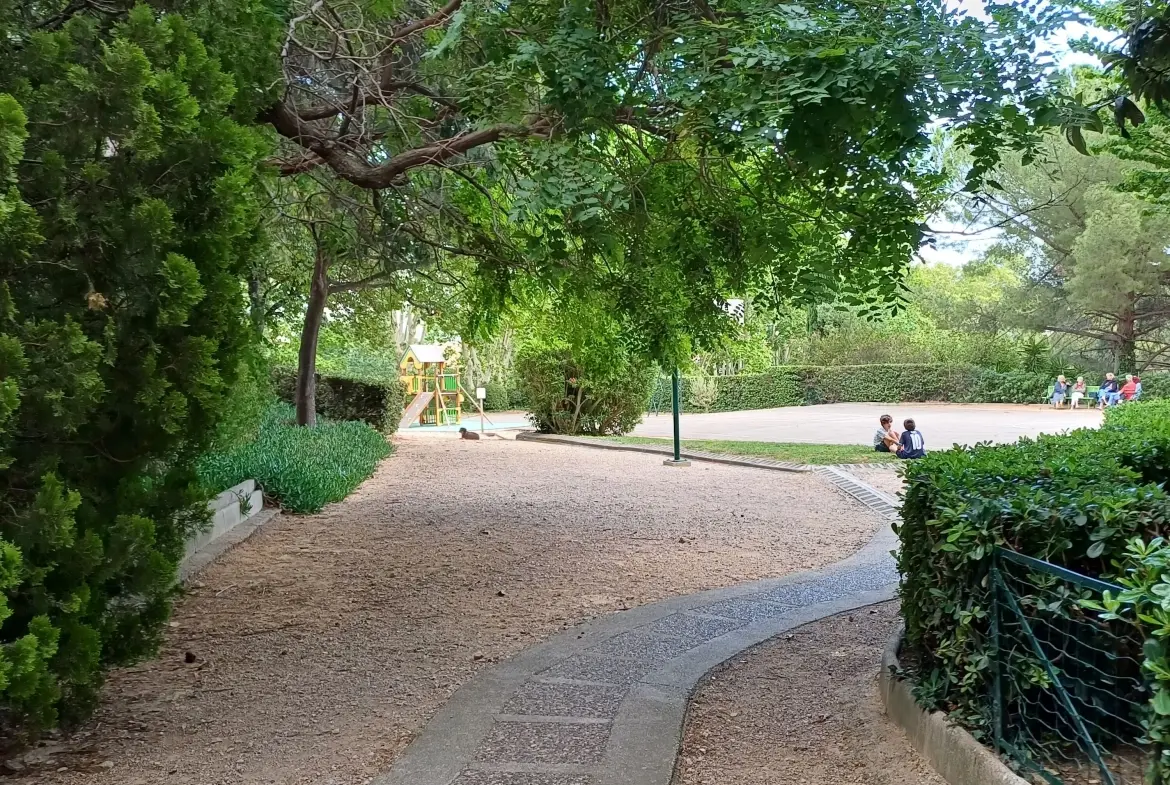 Appartement T4 rénové de 72,5 m² à vendre à Marseille La Fourragère 