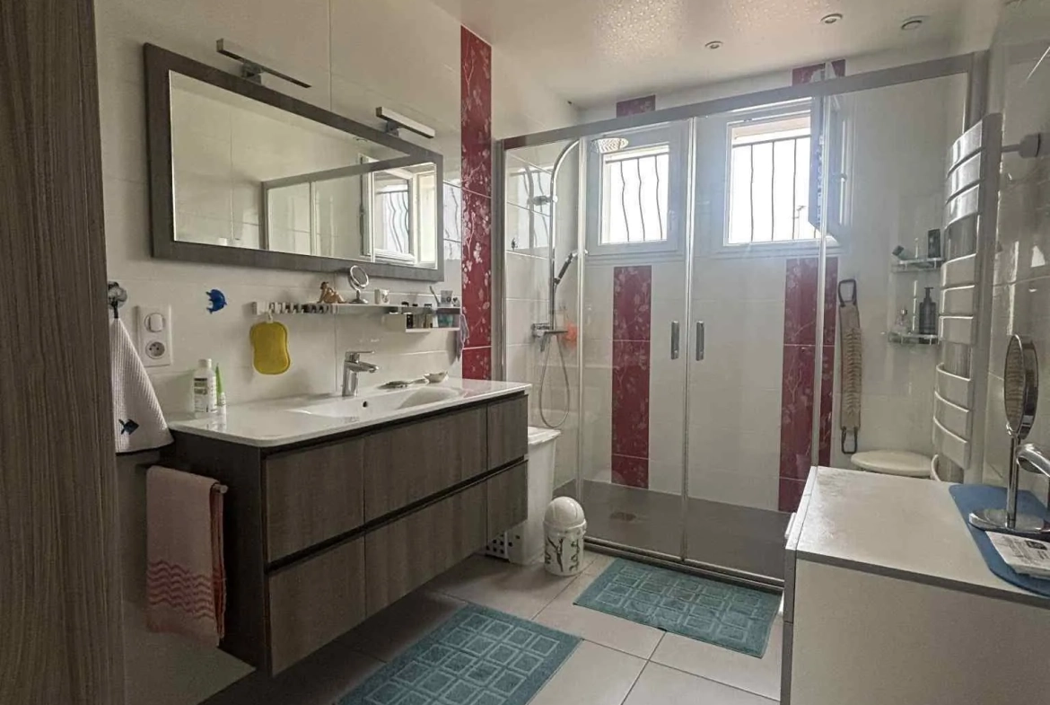 Maison familiale de 125 m² avec terrain arboré à Antran 