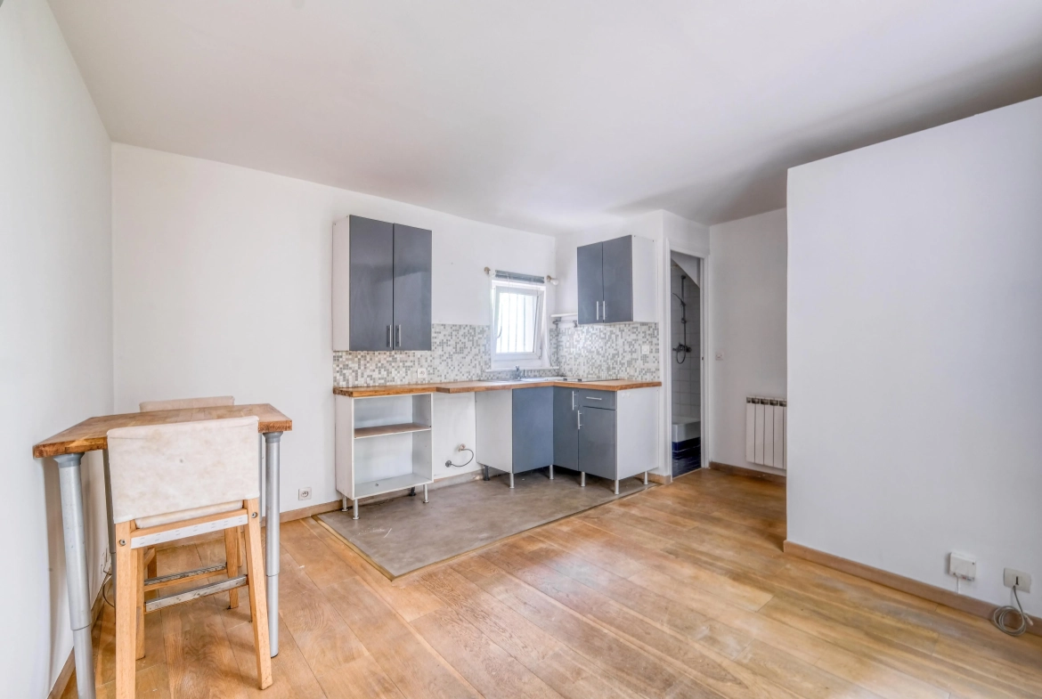 Studio à vendre dans le 14e arrondissement de Paris proche métro Pernety 
