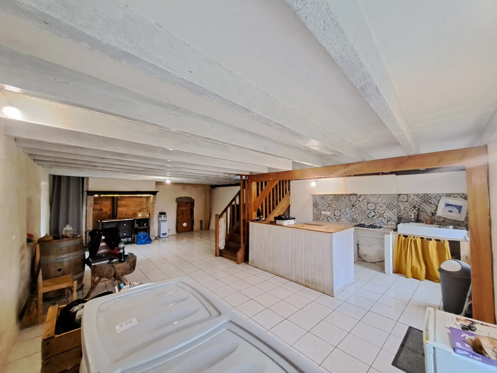 Propriété en pierre avec dépendances et terrain à Saint-Pierre-La-Bourlhonne 