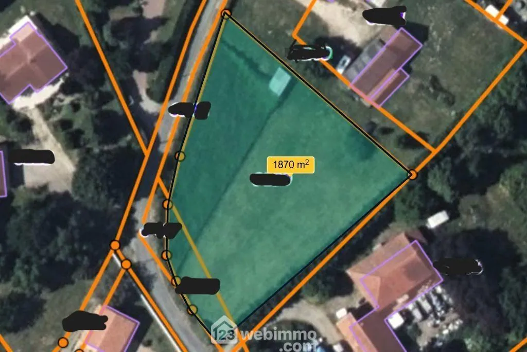 Terrain constructible de 1875 m² à Leigné-sur-Usseau 