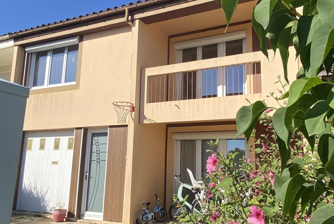 Maison spacieuse avec jardin à La Roche-sur-Yon - Calme et proximité commodités 