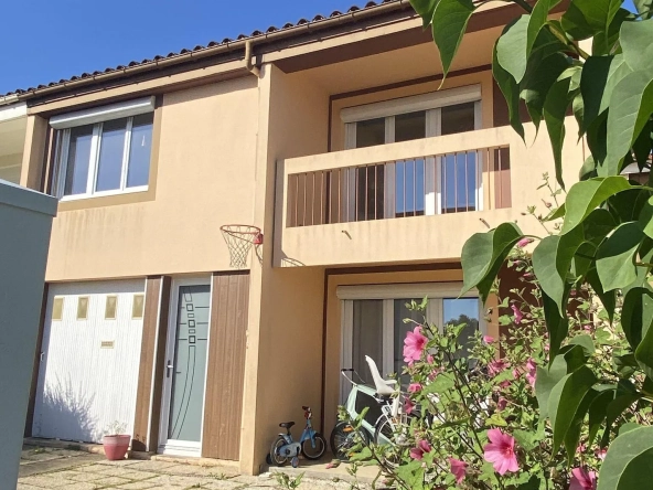 Maison spacieuse avec jardin à La Roche-sur-Yon - Calme et proximité commodités