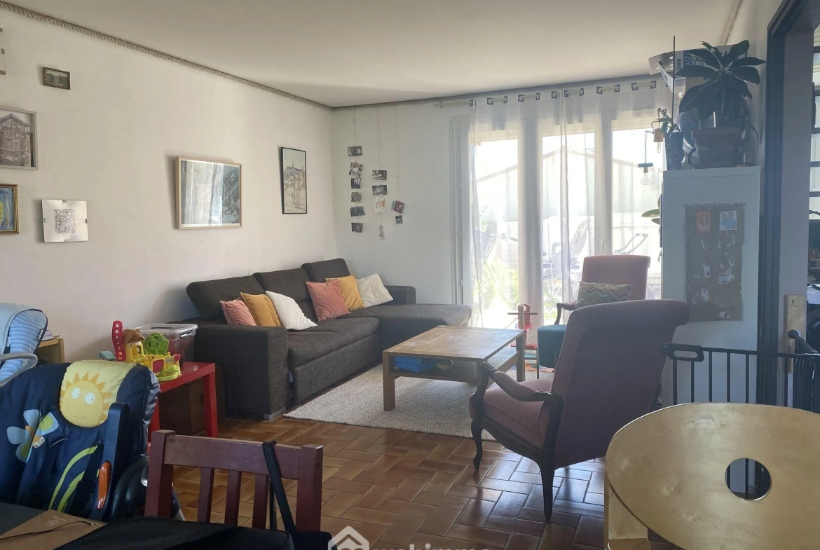Maison spacieuse avec jardin à La Roche-sur-Yon - Calme et proximité commodités 
