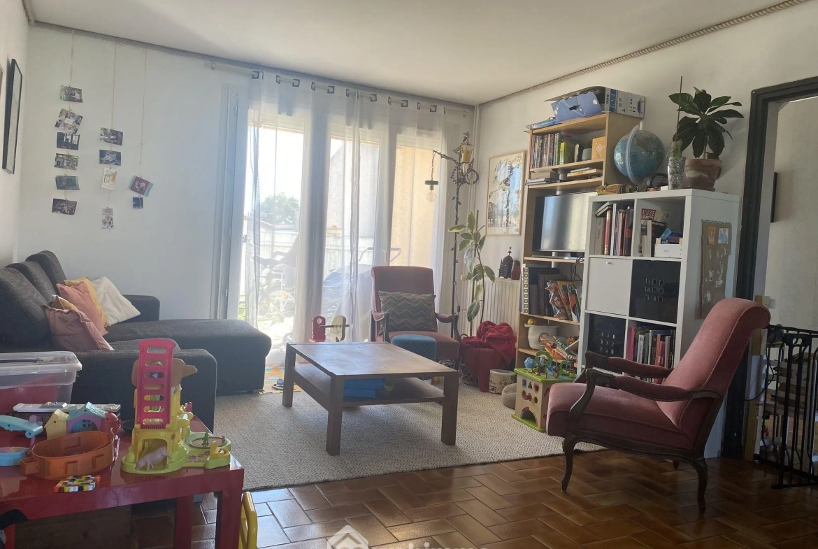 Maison spacieuse avec jardin à La Roche-sur-Yon - Calme et proximité commodités 