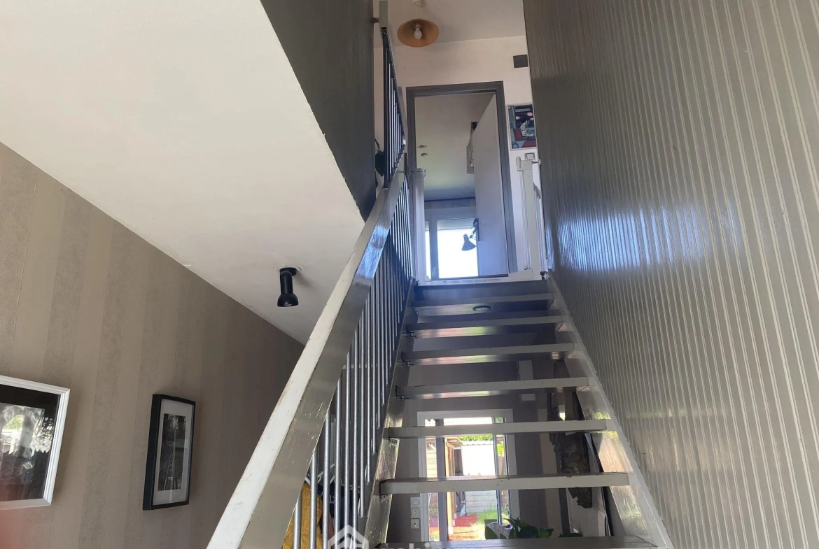 Maison spacieuse avec jardin à La Roche-sur-Yon - Calme et proximité commodités 