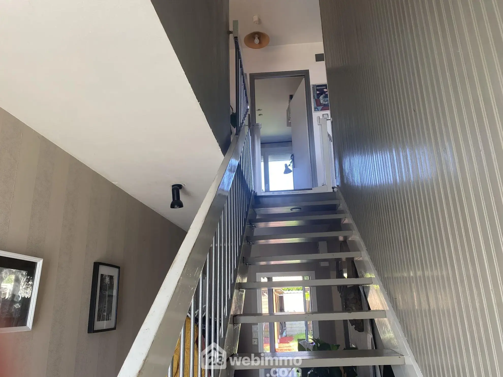 Maison spacieuse avec jardin à La Roche-sur-Yon - Calme et proximité commodités 