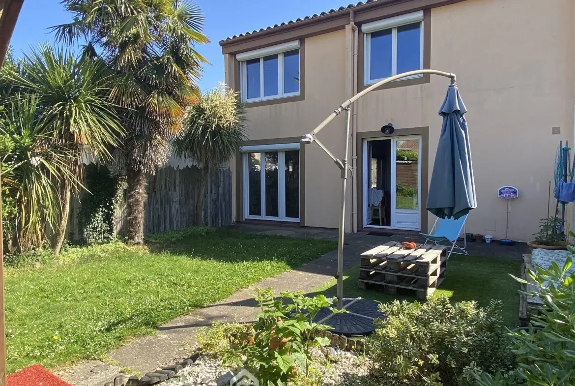 Maison spacieuse avec jardin à La Roche-sur-Yon - Calme et proximité commodités 