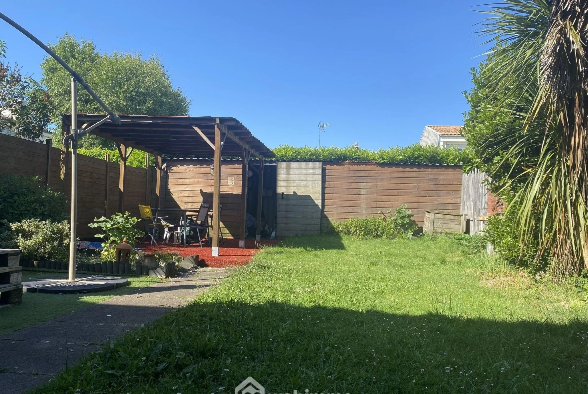Maison spacieuse avec jardin à La Roche-sur-Yon - Calme et proximité commodités 
