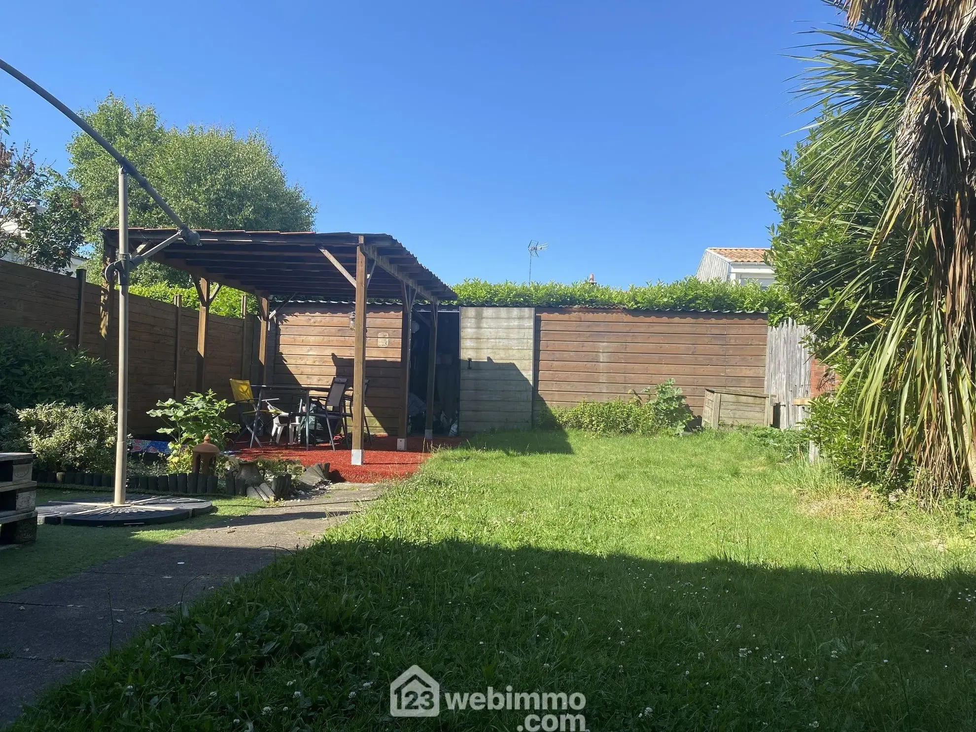 Maison spacieuse avec jardin à La Roche-sur-Yon - Calme et proximité commodités 