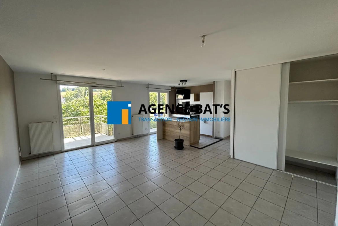 Vente T2 sécurisé de 58 m² à Roche la Molière avec parking et balcon 