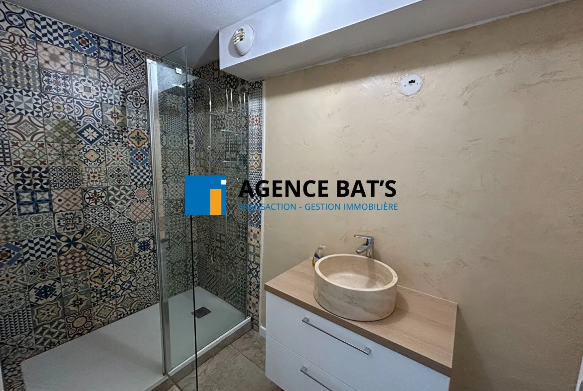 Vente T2 sécurisé de 58 m² à Roche la Molière avec parking et balcon 