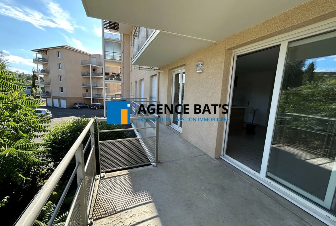 Vente T2 sécurisé de 58 m² à Roche la Molière avec parking et balcon 