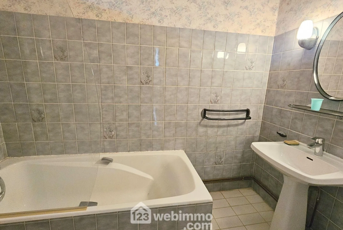 Belle ferme de 260 m² à rénover avec dépendances à Rumont, Fontainebleau 