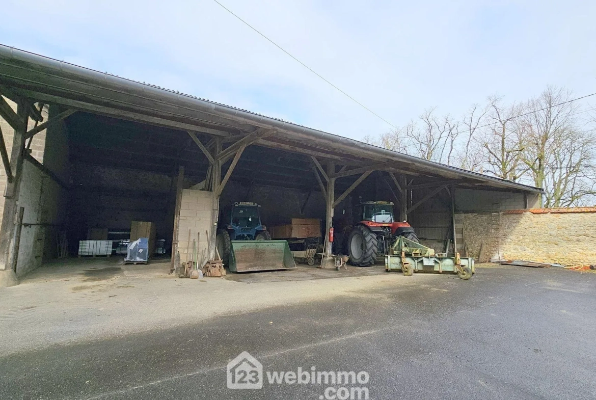 Belle ferme de 260 m² à rénover avec dépendances à Rumont, Fontainebleau 