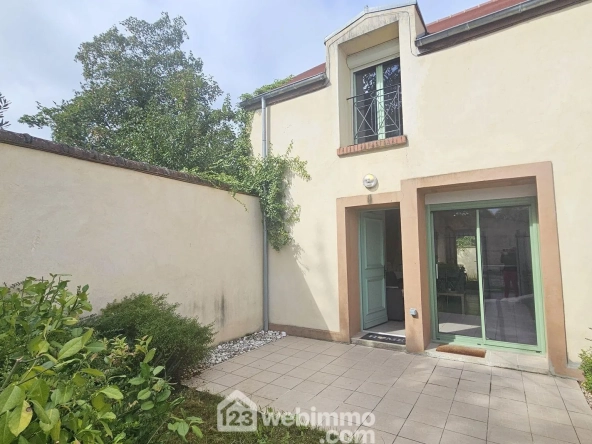 Charmante maison de 66 m² avec terrasses et jardin à Arbonne-la-Forêt