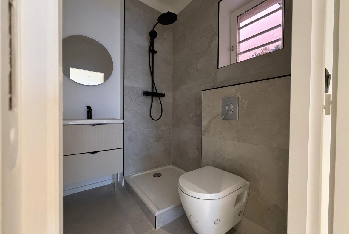 Bel appartement T2 rénové à Lyon avec prestations de qualité 