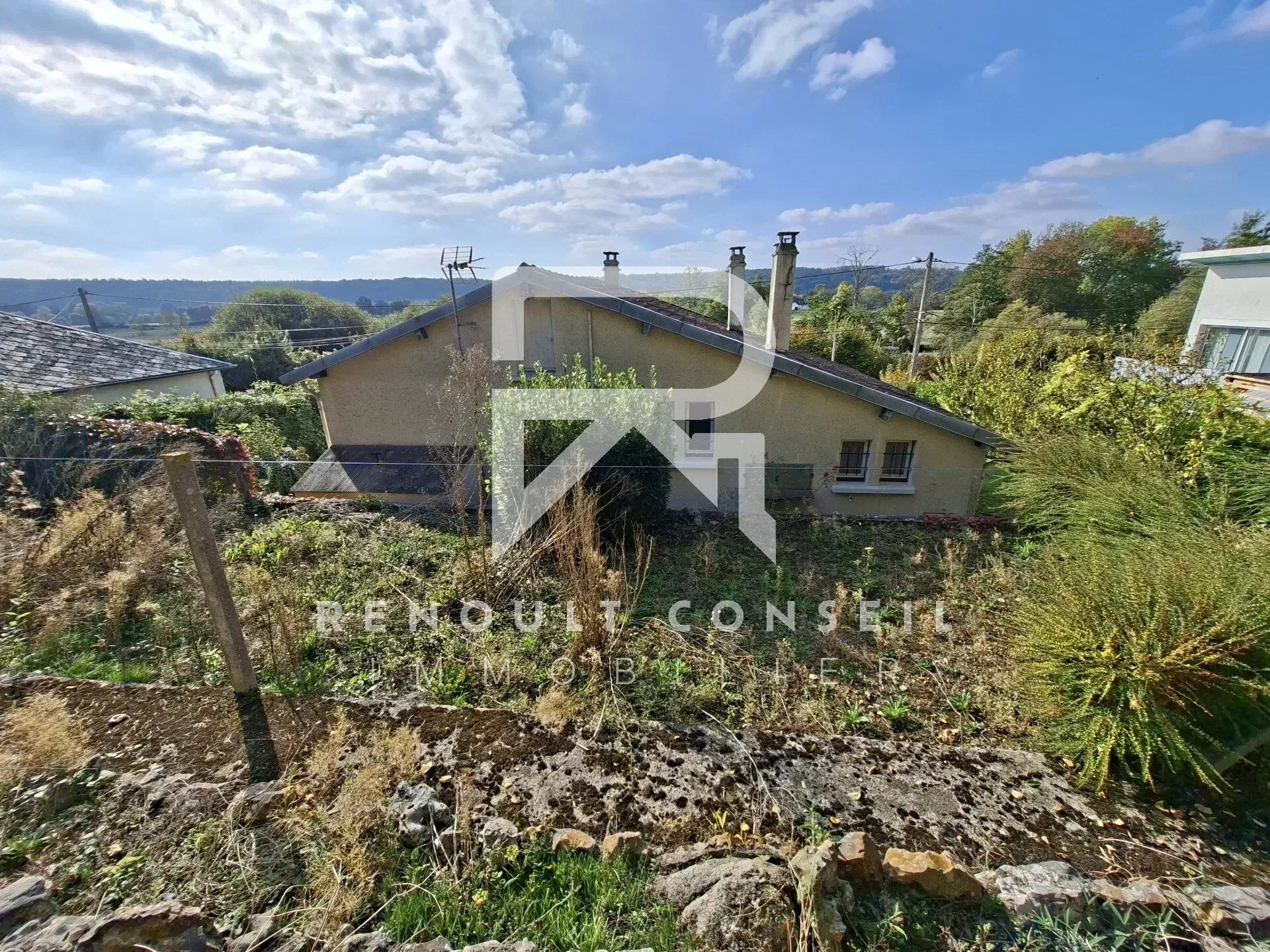 Maison à vendre à Beaumontel — 74 m² avec terrain de 920 m², 2 chambres, sous-sol et portail électrique 