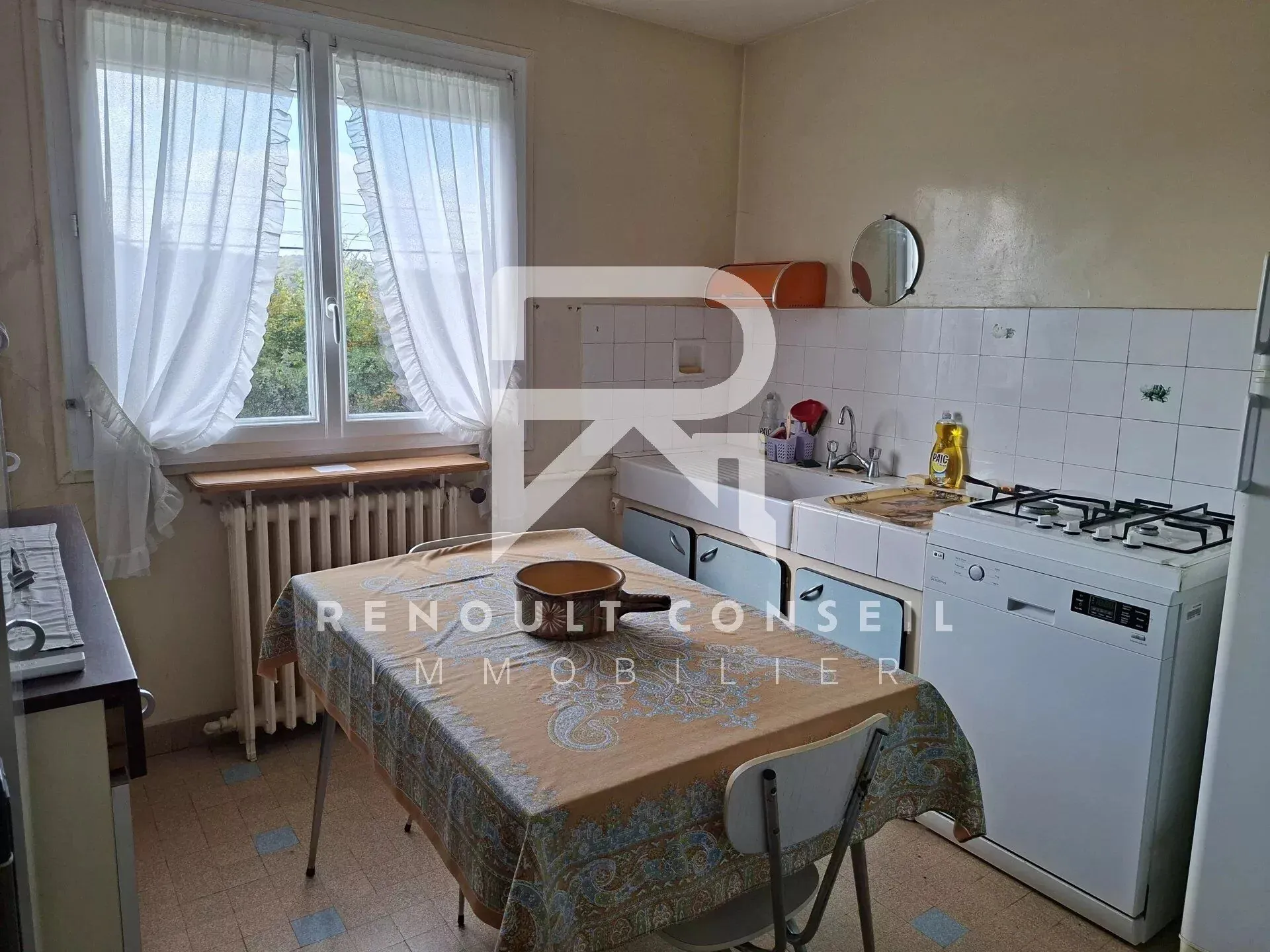 Maison à vendre à Beaumontel — 74 m² avec terrain de 920 m², 2 chambres, sous-sol et portail électrique 