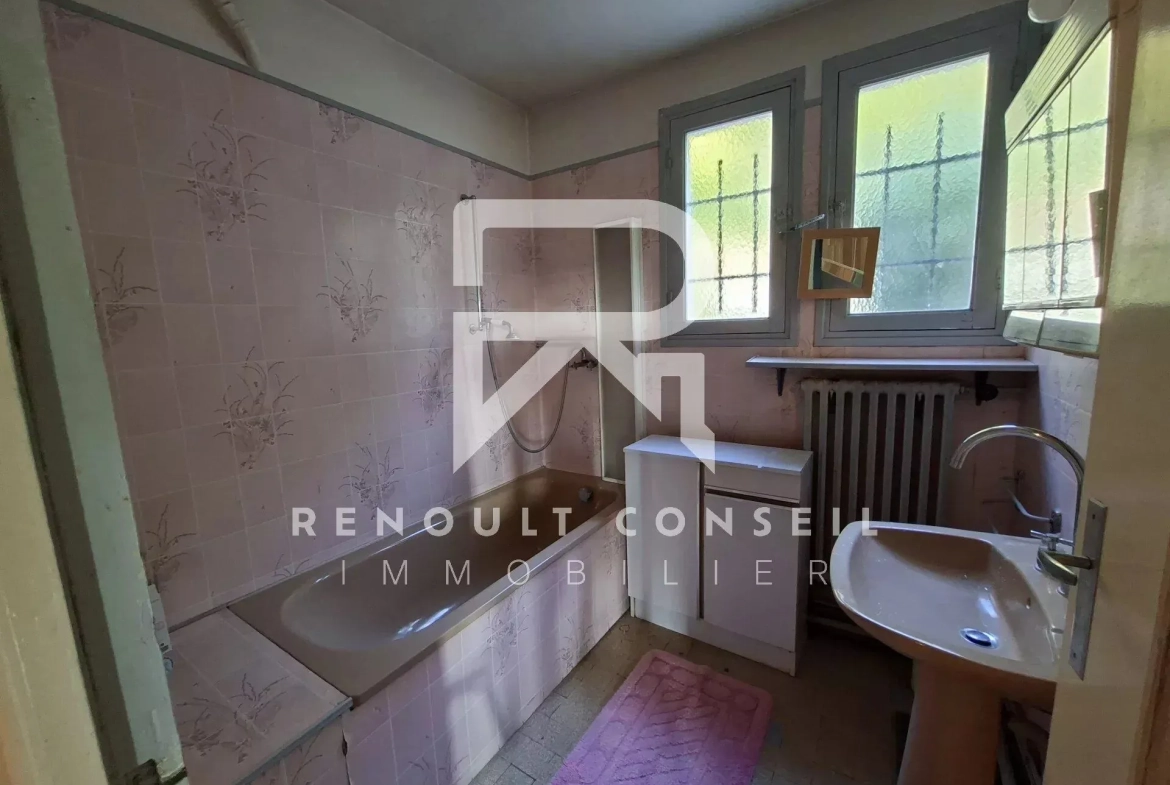 Maison à vendre à Beaumontel — 74 m² avec terrain de 920 m², 2 chambres, sous-sol et portail électrique 