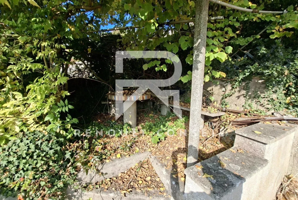 Maison à vendre à Beaumontel — 74 m² avec terrain de 920 m², 2 chambres, sous-sol et portail électrique 