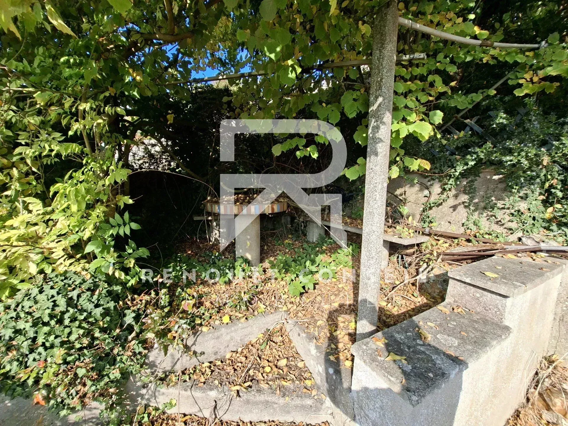 Maison à vendre à Beaumontel — 74 m² avec terrain de 920 m², 2 chambres, sous-sol et portail électrique 