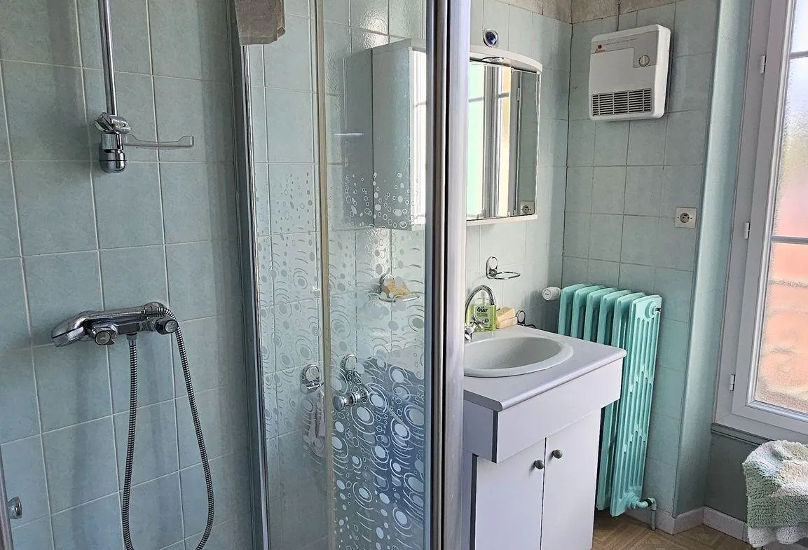 Maison en pierre de 102 m² avec dépendances à Boigneville 