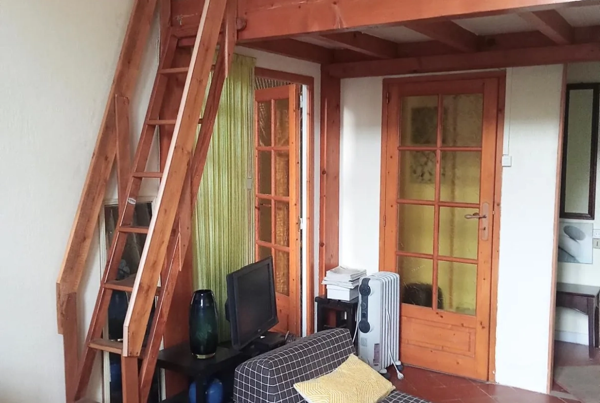 Appartement 4 pièces à Nîmes avec terrasse et cave, idéal rénovation 