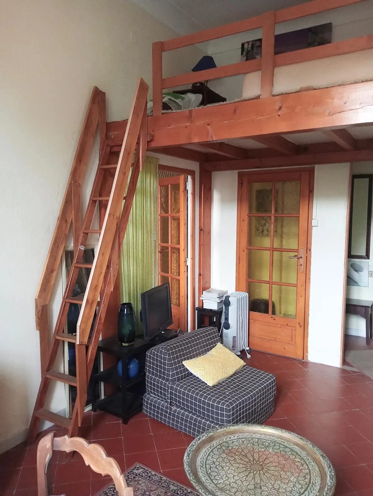 Appartement 4 pièces à Nîmes avec terrasse et cave, idéal rénovation 