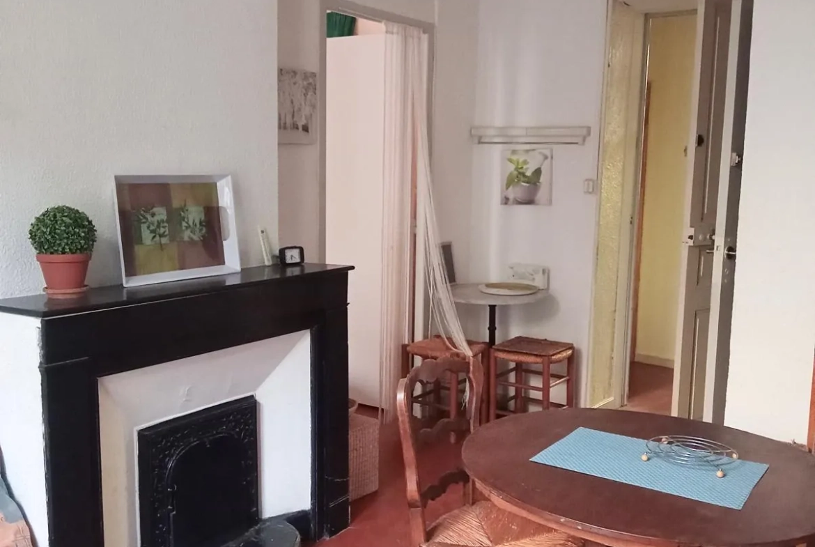 Appartement 4 pièces à Nîmes avec terrasse et cave, idéal rénovation 