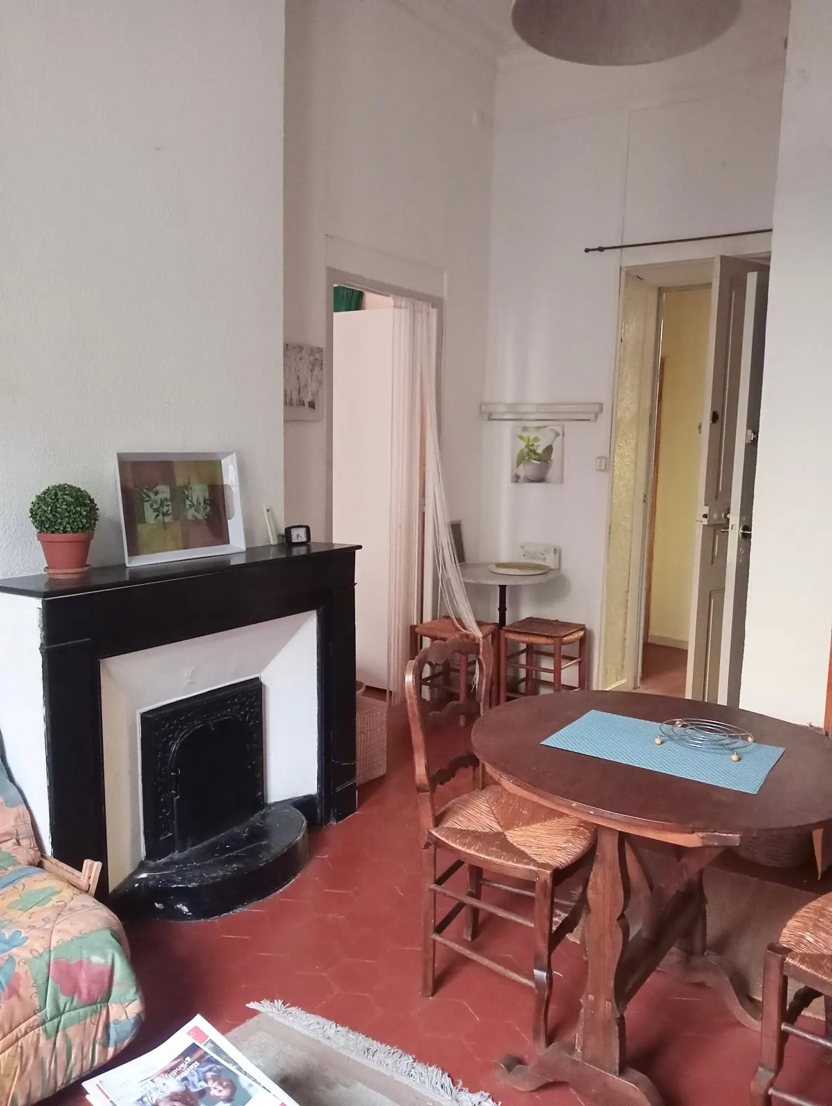 Appartement 4 pièces à Nîmes avec terrasse et cave, idéal rénovation 