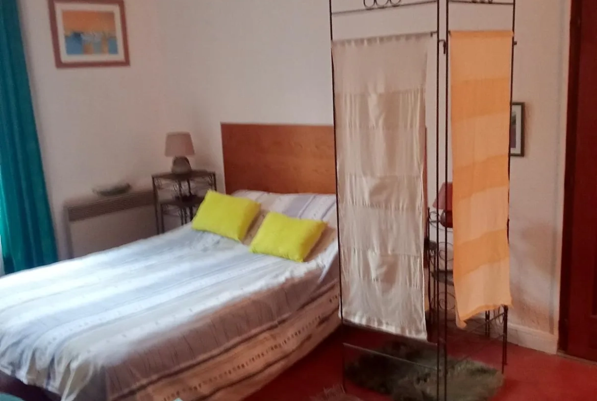 Appartement 4 pièces à Nîmes avec terrasse et cave, idéal rénovation 
