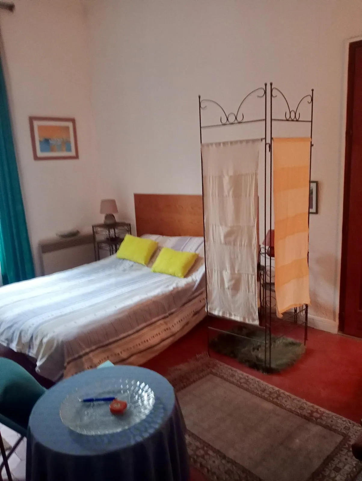 Appartement 4 pièces à Nîmes avec terrasse et cave, idéal rénovation 