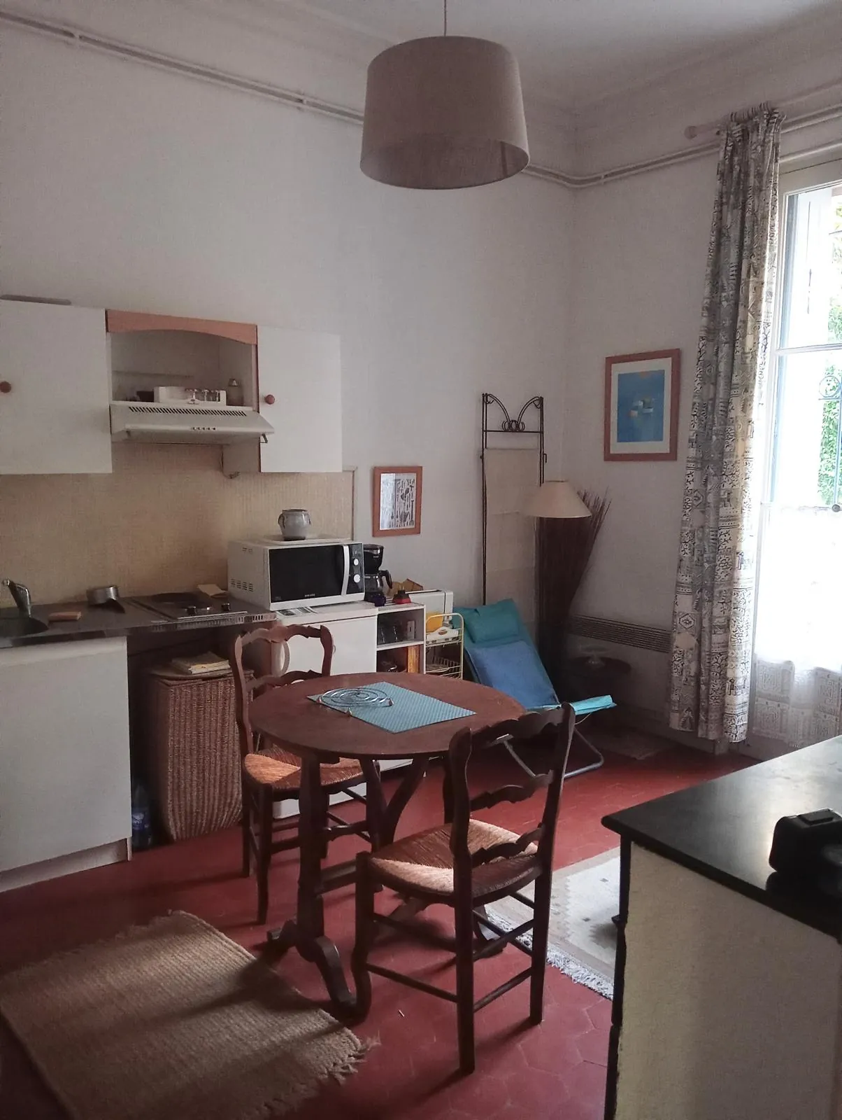 Appartement 4 pièces à Nîmes avec terrasse et cave, idéal rénovation 