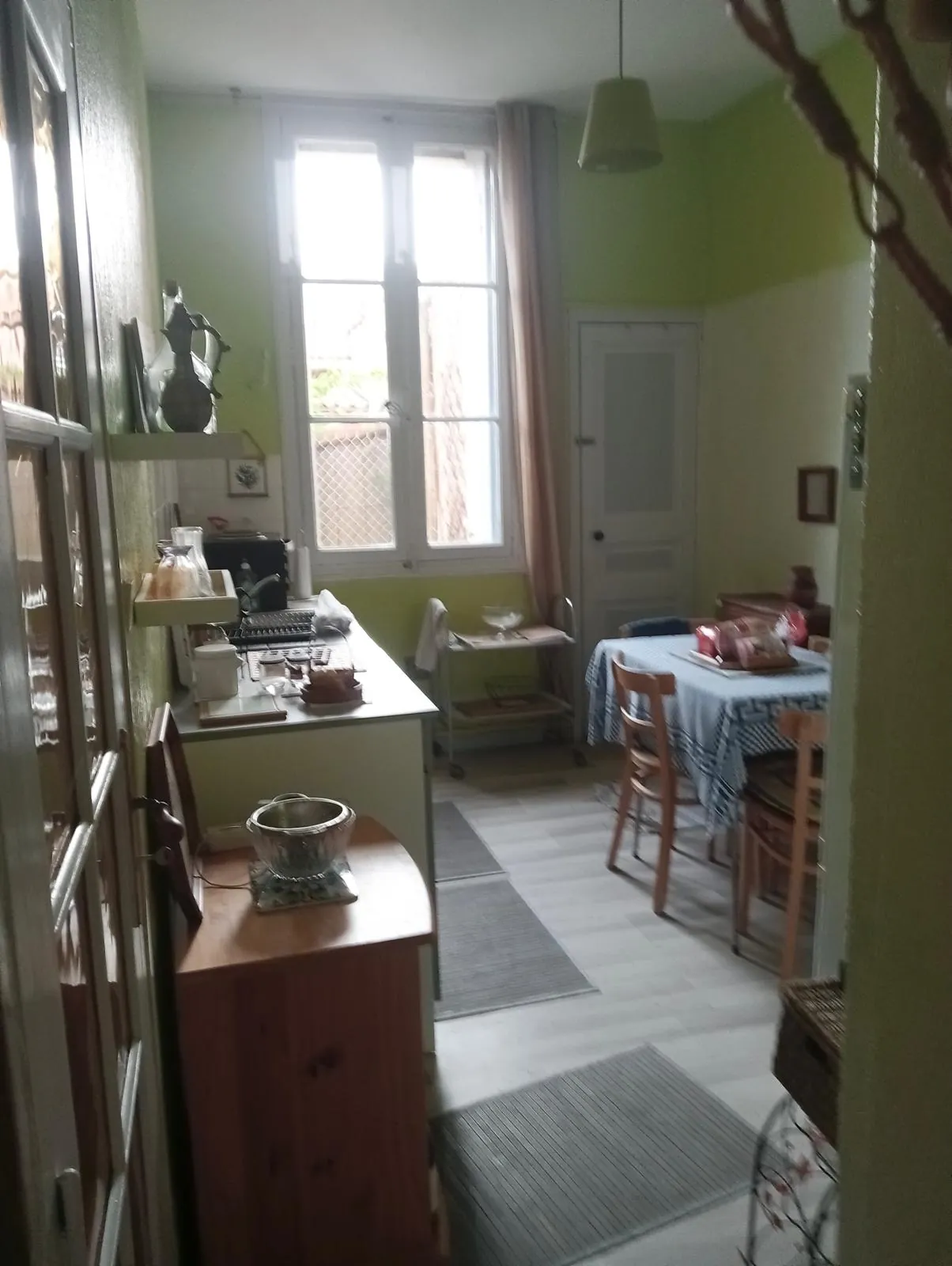 Appartement 4 pièces à Nîmes avec terrasse et cave, idéal rénovation 