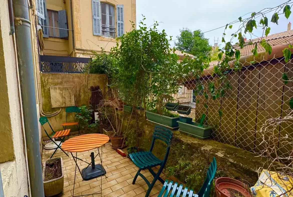 Appartement 4 pièces à Nîmes avec terrasse et fort potentiel - Prix 140 000 € 